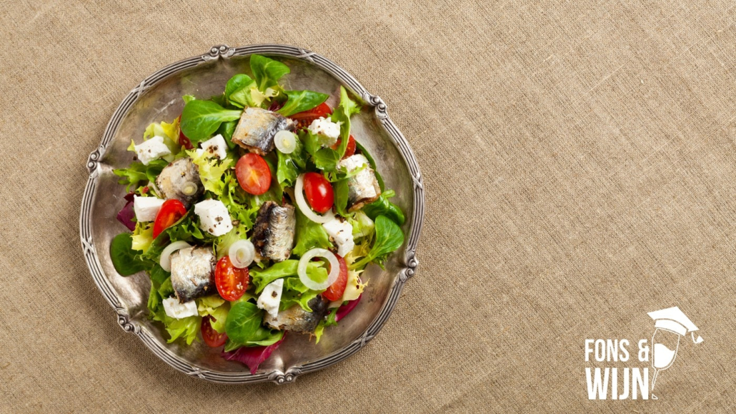 Griekse salade met sardines